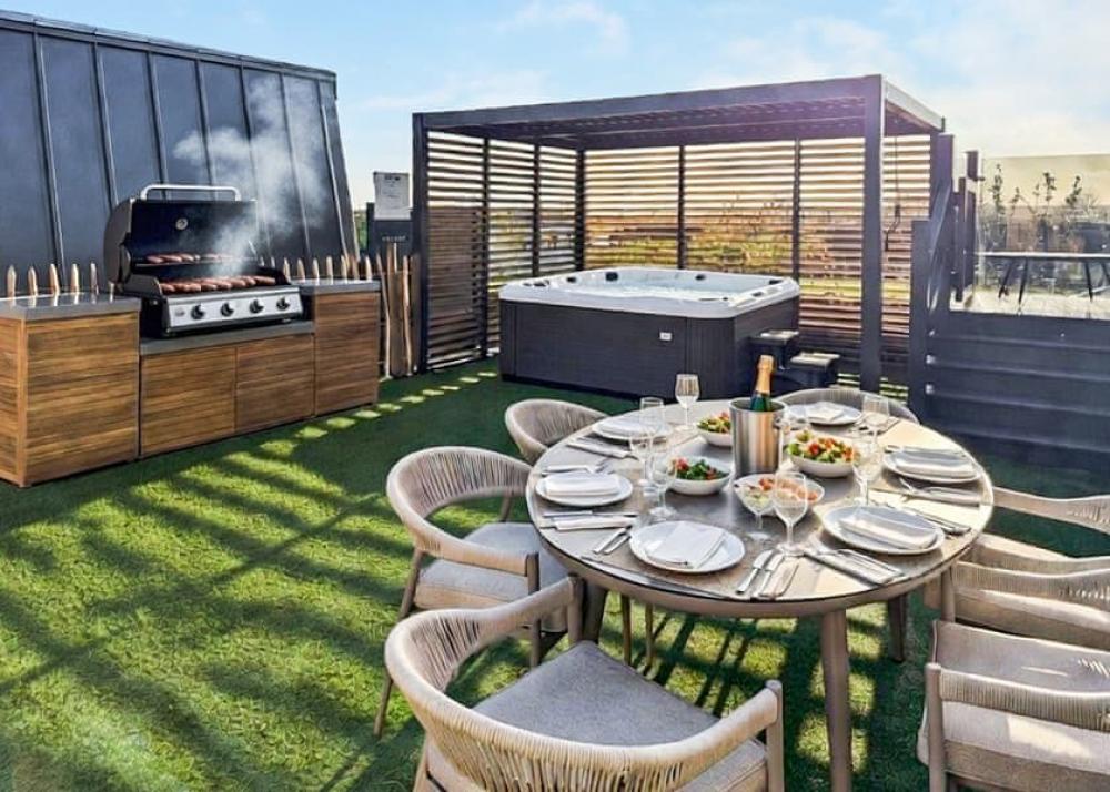 Luxury Cornwall Wellness Hideaway with Private Spa Garden